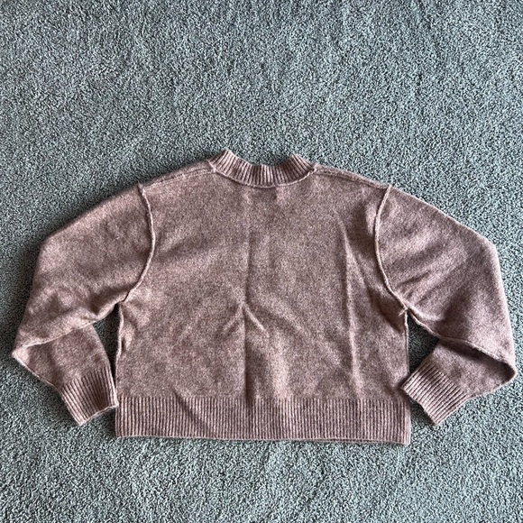 Aritzia (Wilfred Free) v-neck sweater - Picture 4 of 5